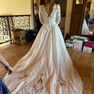 Wedding dress I’m a size 4-6 fits me like a glove